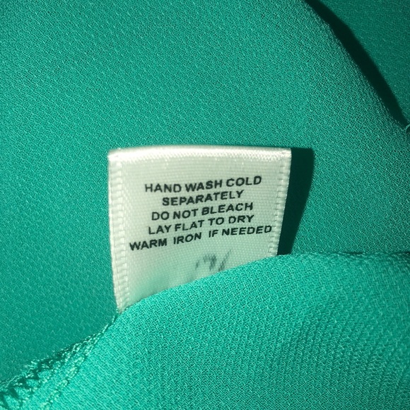 SKIES ARE BLUE~Lattice Shoulder Cut-Out Top~M - Picture 6 of 7